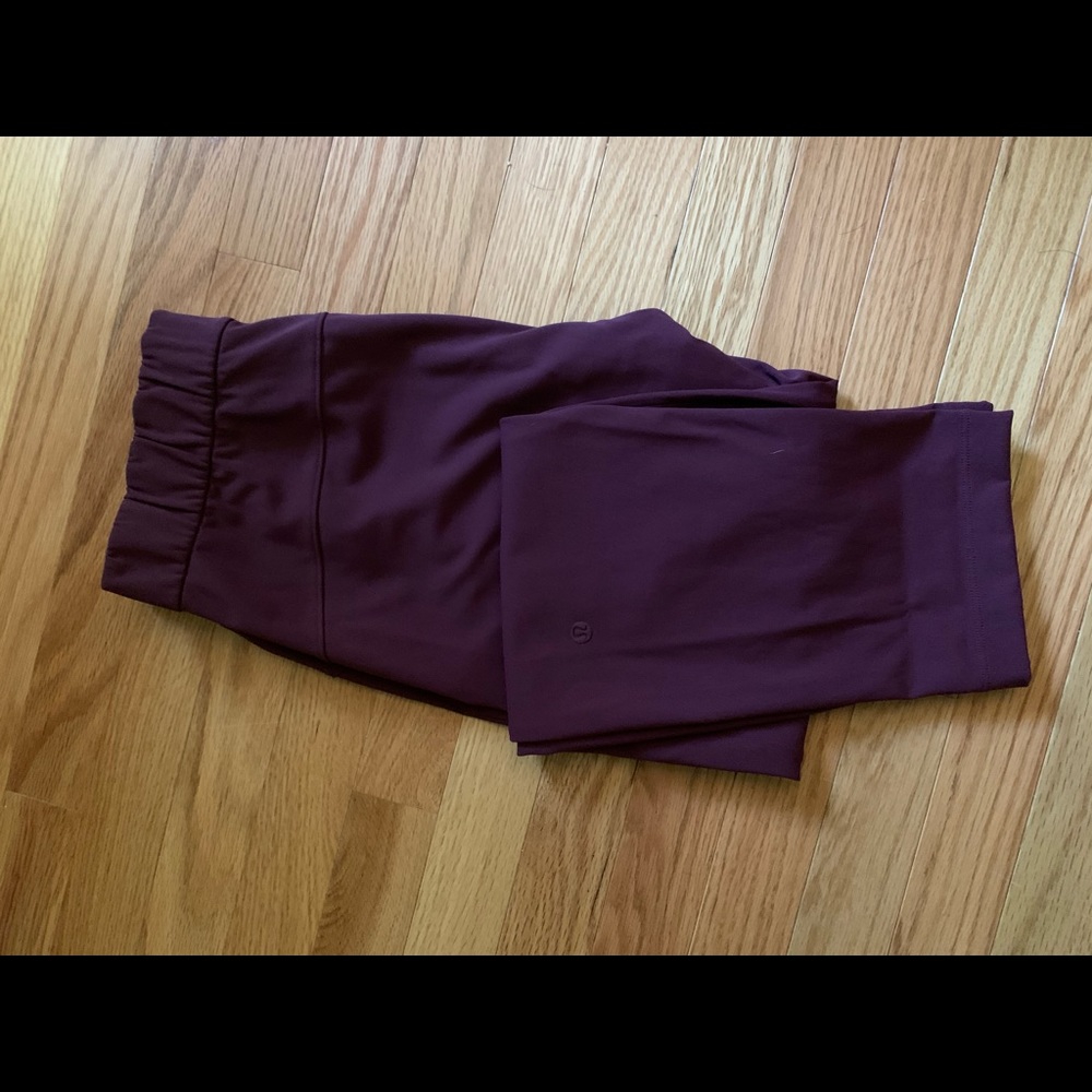 Lululemon, On the Fly 7/8 , Luxtreme, size 6
